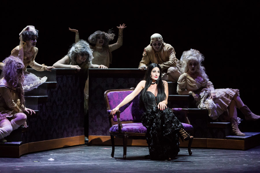 „The Addams Family“ unter Regie von April Hailer